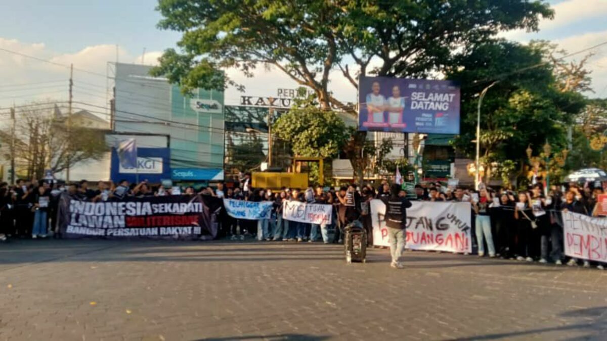 17 Tuntutan Massa di Malang, Militerisme hingga Harga BBM Disorot