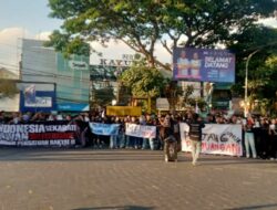 17 Tuntutan Massa di Malang, Militerisme hingga Harga BBM Disorot