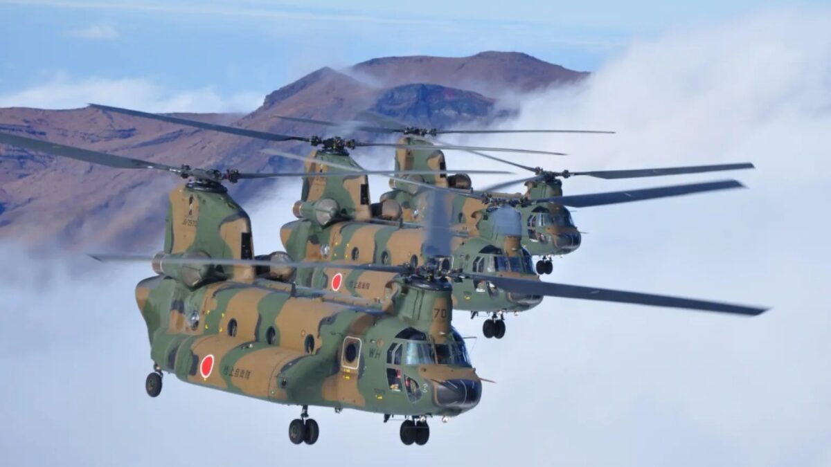 Jepang Kirim Tiga Helikopter CH-47 Bantu Indonesia Tangani Karhutla