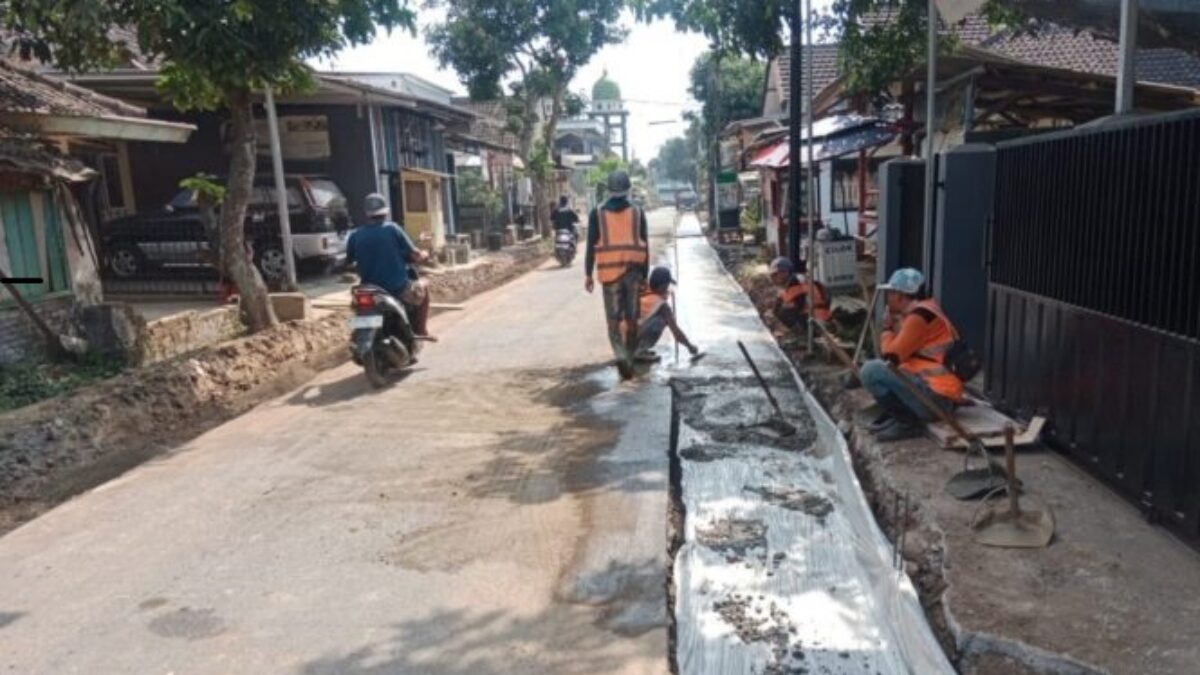 Pemkab Malang Kebut Pengerjaan Jalan-Jalan Desa, Akses Meningkatkan Ekonomi Masyarakat