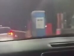 Sopir Xpander Tabrak Palang GT Kalikangkung Gegara Emoh Bayar Tol