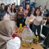 Belajar Green Campus, Peserta Summer Course UM Praktik Membuat Eco-Enzyme