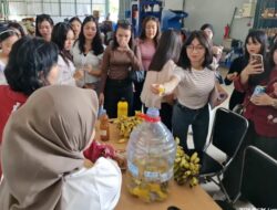 Belajar Green Campus, Peserta Summer Course UM Praktik Membuat Eco-Enzyme