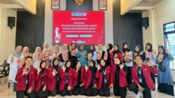 Mahasiswa PPG UMM Ubah Limbah Bunga Mawar Desa Punten Jadi Élarose