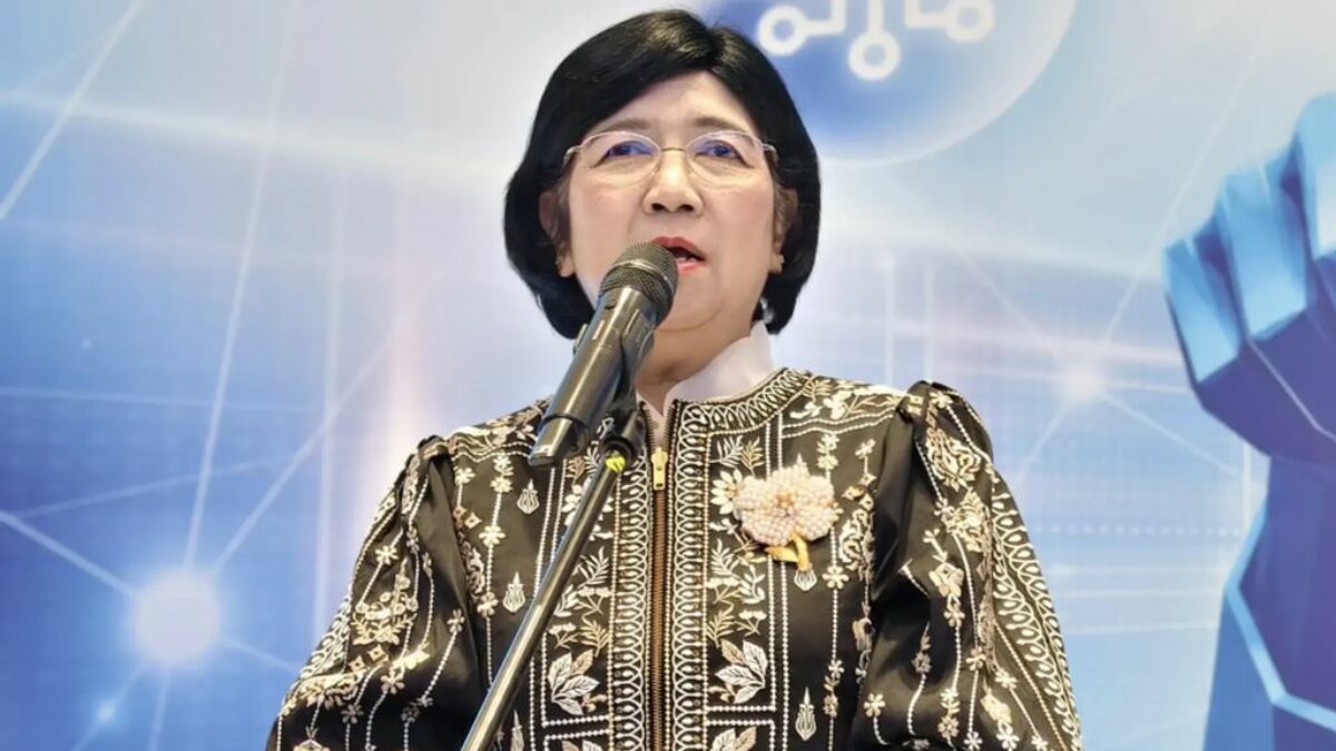 Gubernur BI Destry Damayanti membahas perkembangan penggunaan QRIS dan pembayaran tunai di Indonesia.