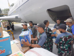 TNI AU Kerahkan Boeing 737 untuk Berangkatkan Lebih dari 2 Ton Bantuan Gempa NTT dari Lanud Abdulrachman Saleh