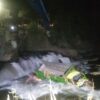 Truk Bermuatan Bibit Tebu Terjun ke Sungai Brantas Kepanjen, 2 Terluka