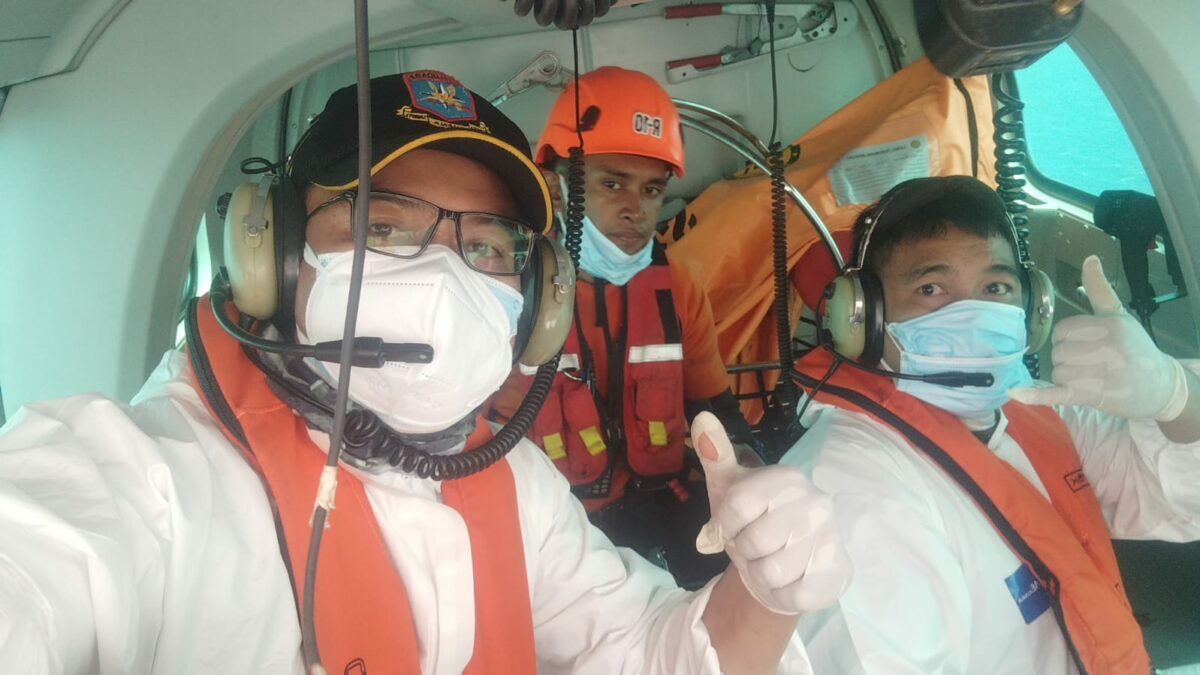 Perkuat Operasi SAR, Polri Evakuasi Dua Jenazah KM Virgo dengan Helikopter