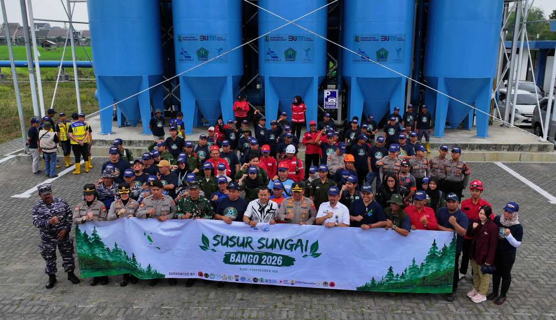 Peserta lintas instansi dalam kegiatan Susur Sungai Bango 2026 di Malang.