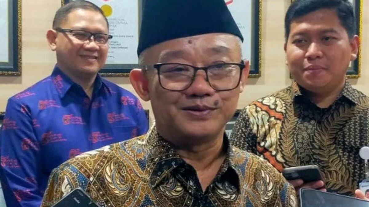Mendikdasmen Abdul Mu’ti membahas program revitalisasi sekolah 2027 di Jawa Timur