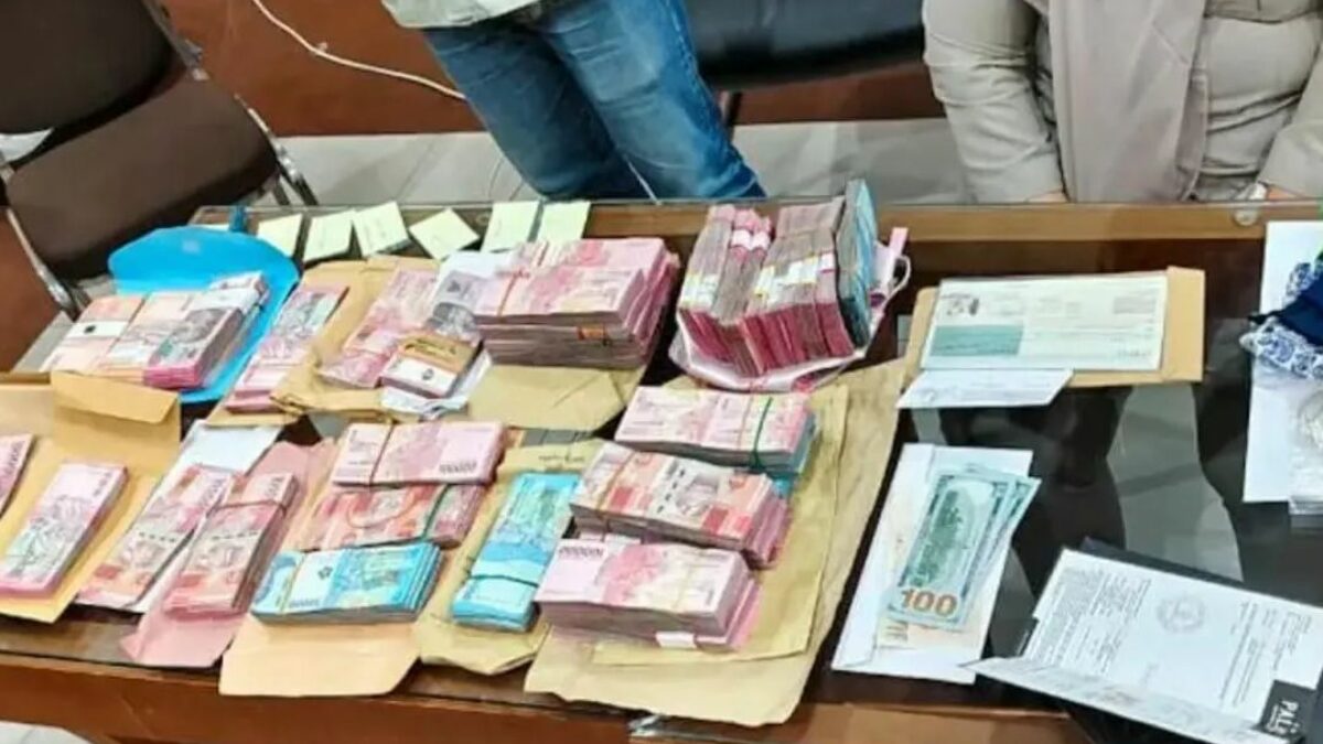 KPK Temukan Dolar AS, SGD dan Perhiasan Diduga Emas di BPN Jatim
