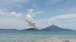 Gunung Anak Krakatau Siaga, Warga dan Wisatawan Dilarang Mendekat 5 Km