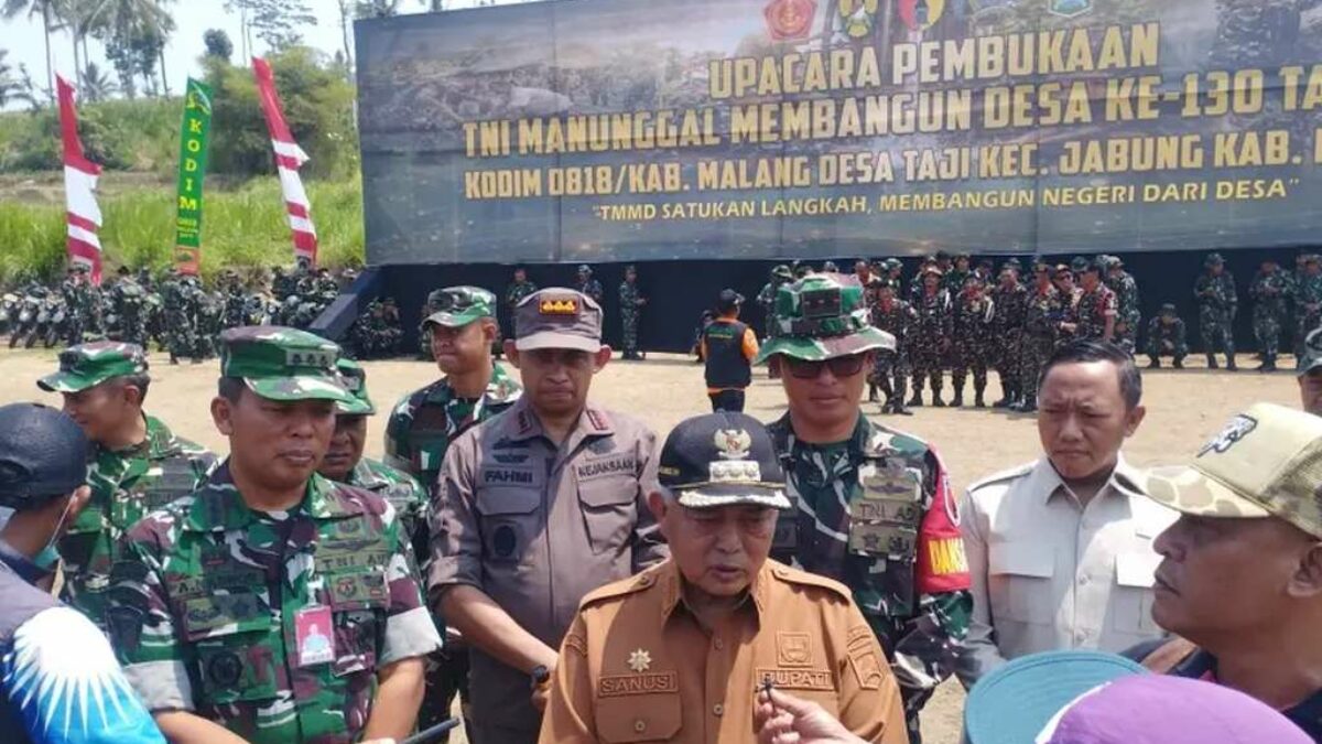 TMMD 130 Malang Bangun Jalan dan Perbaiki 10 Rumah Warga