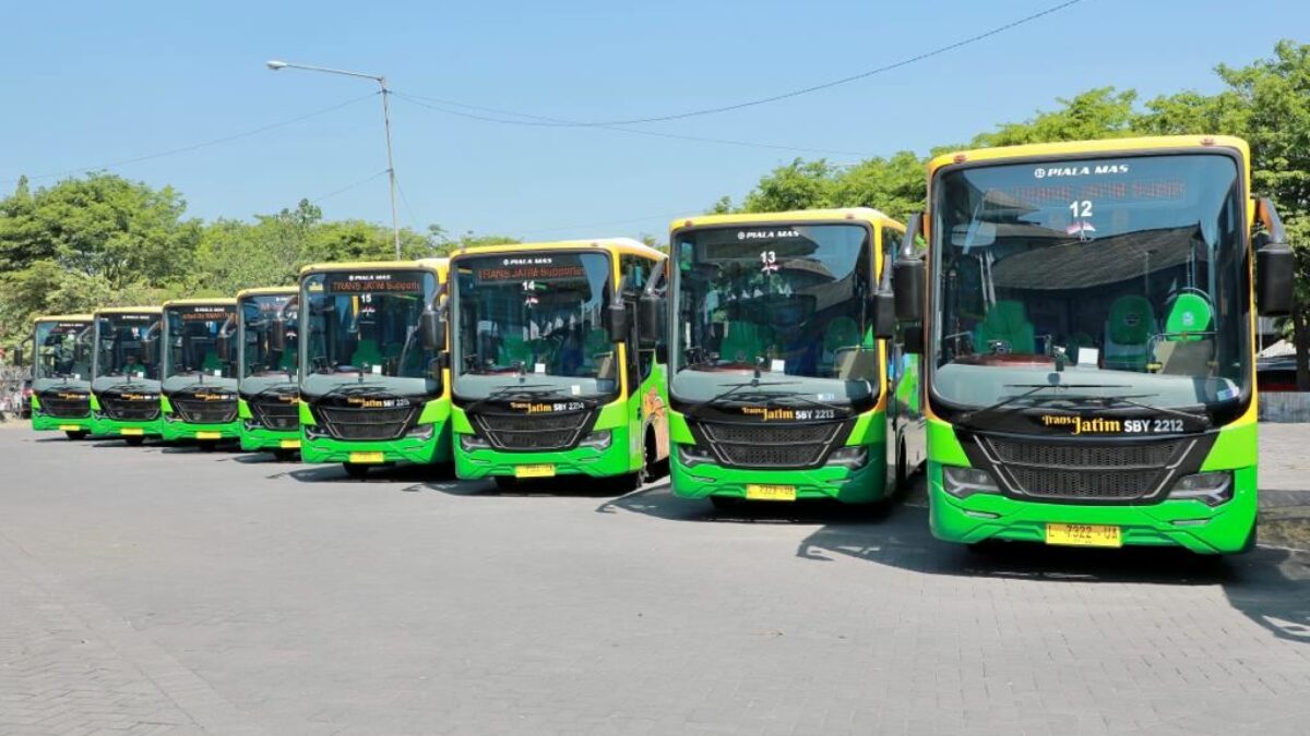 Bus Trans Jatim yang melayani transportasi publik di Jawa Timur.