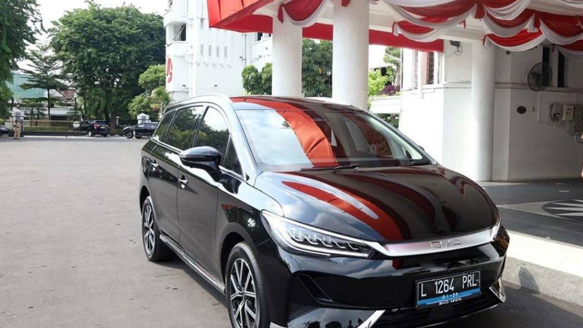 Kendaraan Dinas Surabaya Beralih ke Mobil Listrik, Kebijakan Berlanjut 2027