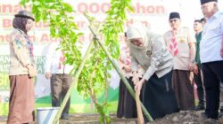 Khofifah Tanam 1.000 Pohon Bersama Santri PPSN VI di Malang