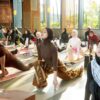 Yoga Berbalut Batik Warnai Perayaan Hari Batik Nasional di Malang
