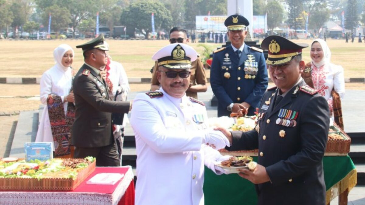 HUT ke-81 TNI, Polresta Malang Kota Tebar Tujuh Tumpeng