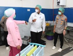 Kapolres Malang Cek Pilot Project MBG Prasmanan, Pastikan Makanan Higienis