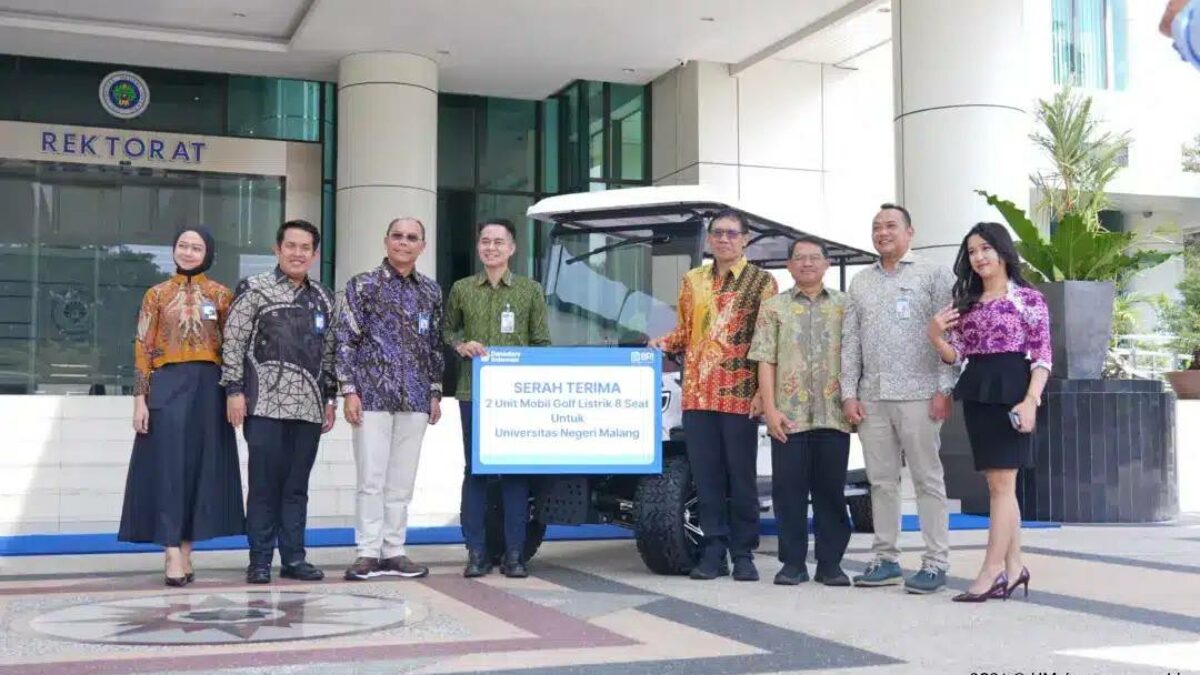 UM Terima Dua Mobil Golf dari BRI untuk Dukung Mobilitas Kampus