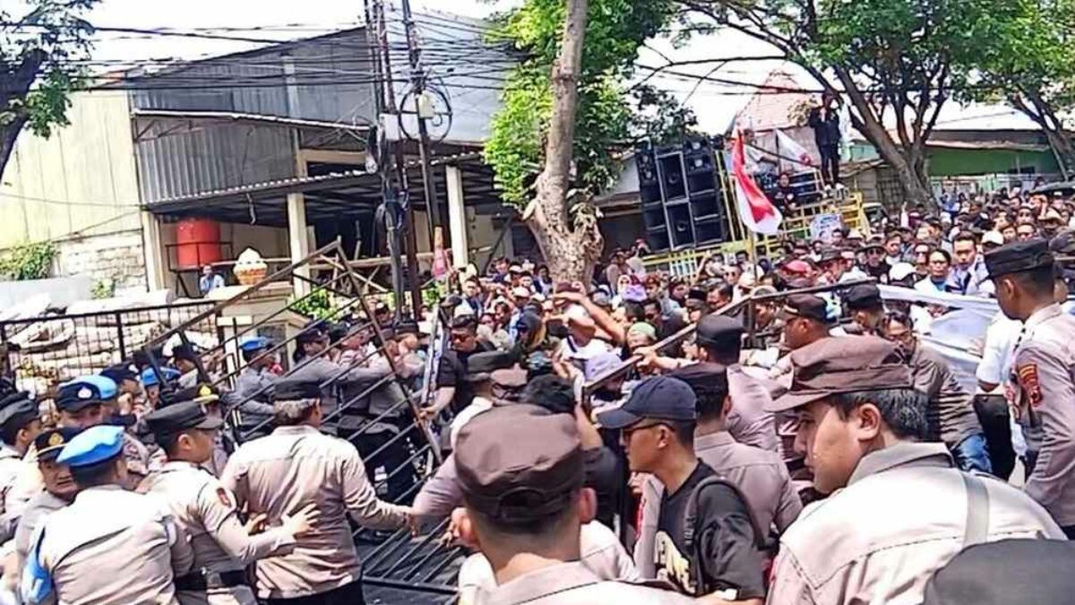 Jelang Vonis Sudewo, 1.600 Personel Disiagakan Usai Massa Jebol Pagar Pengadilan Tipikor Semarang