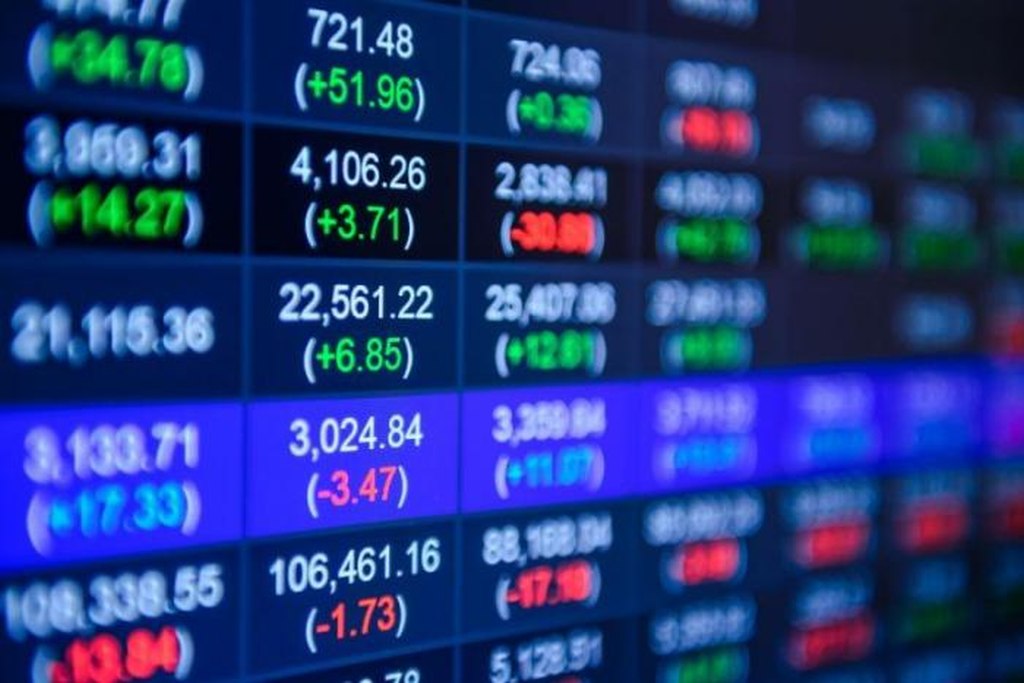 Layar informasi pergerakan saham di Bursa Efek Indonesia di tengah gejolak IHSG dan nilai tukar rupiah setelah peringatan MSCI.