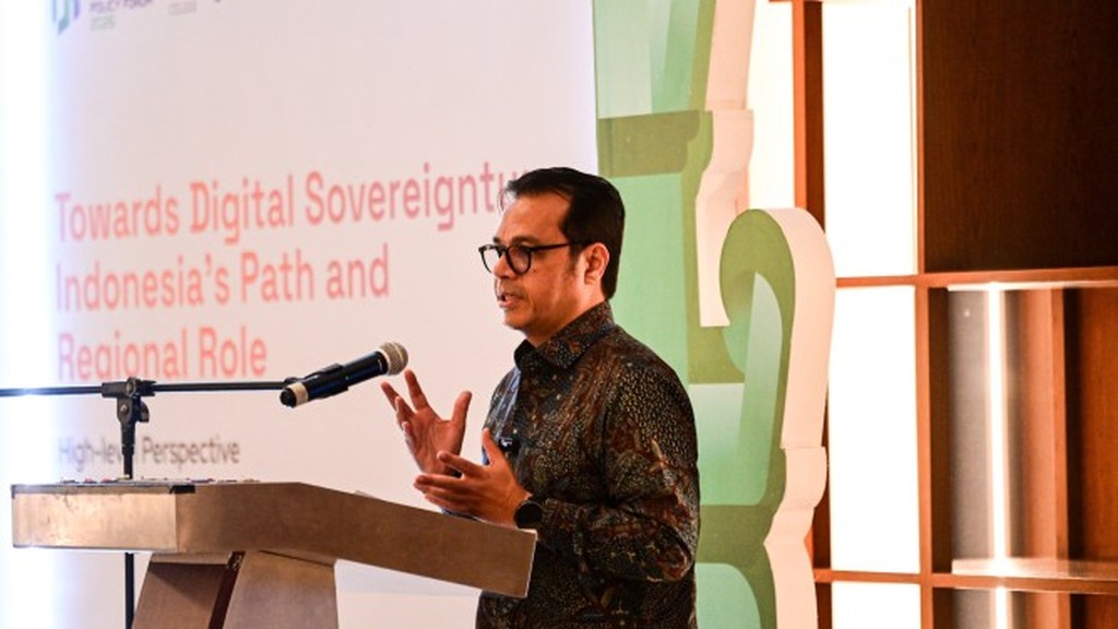 Wamenkomdigi Nezar Patria membahas penguatan infrastruktur komputasi dan industri semikonduktor untuk kedaulatan AI Indonesia.