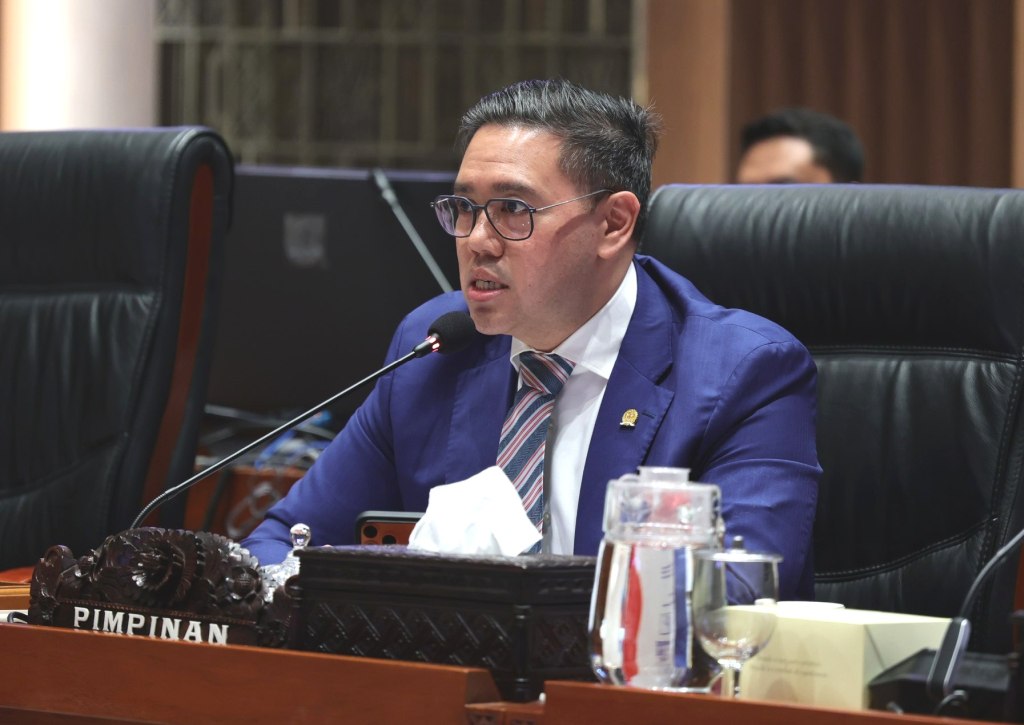Dave Laksono, Wakil Ketua Komisi I DPR RI, dalam konteks pembahasan revisi Undang-Undang Peradilan Militer pascaputusan MK.