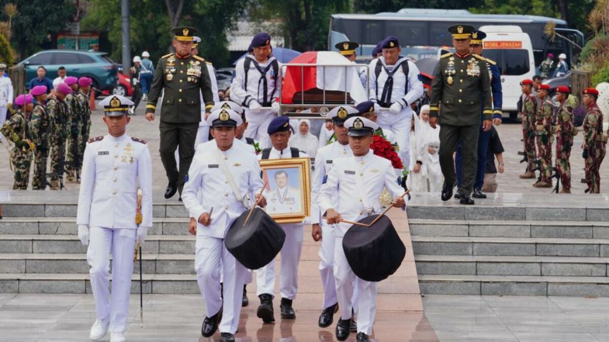 Widodo AS Dimakamkan di Kalibata, Panglima TNI Sebut Sosoknya Panutan Prajurit
