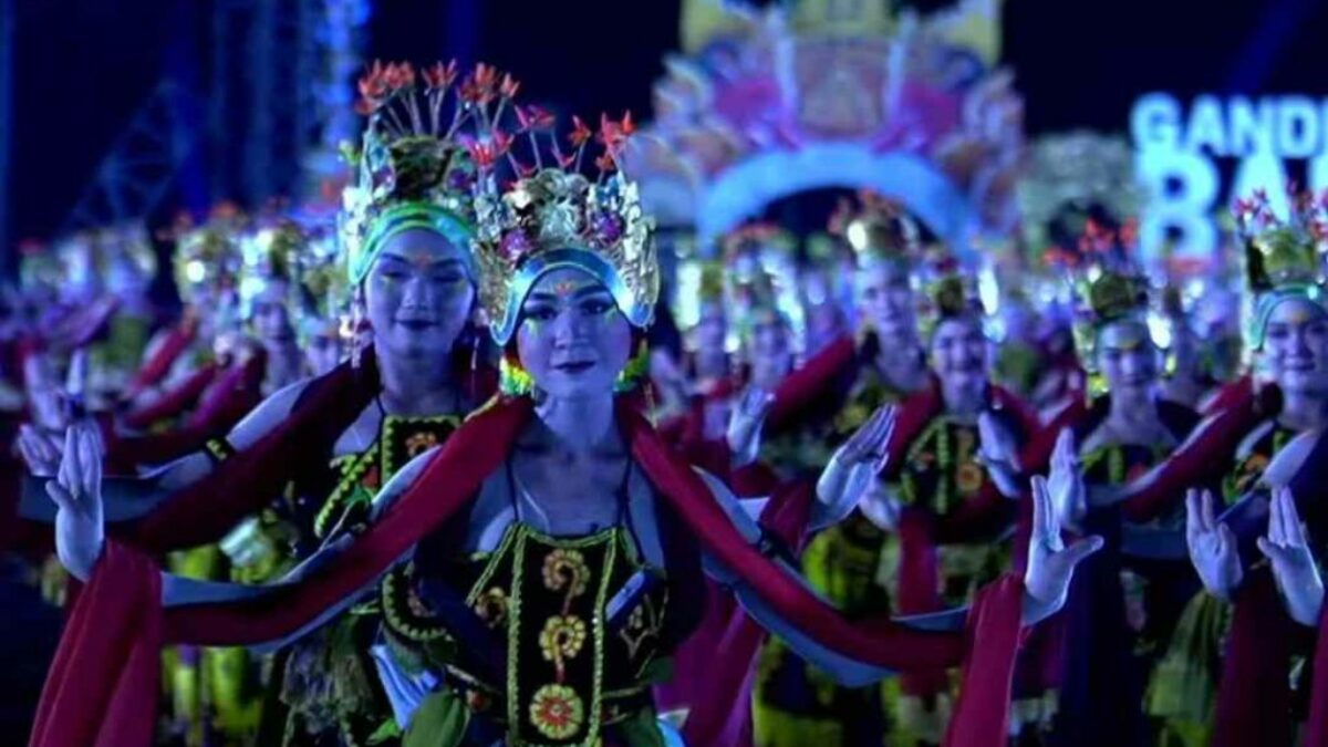 Bersama 1.300 Penari, Siswi Sekolah Rakyat Tampil di Festival Gandrung Sewu 2026