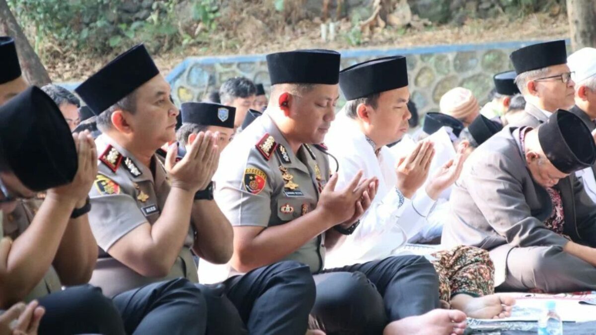 Kapolresta dan Wawali Malang Gelar Salat Istisqa, Warga Diimbau Cegah Kebakaran