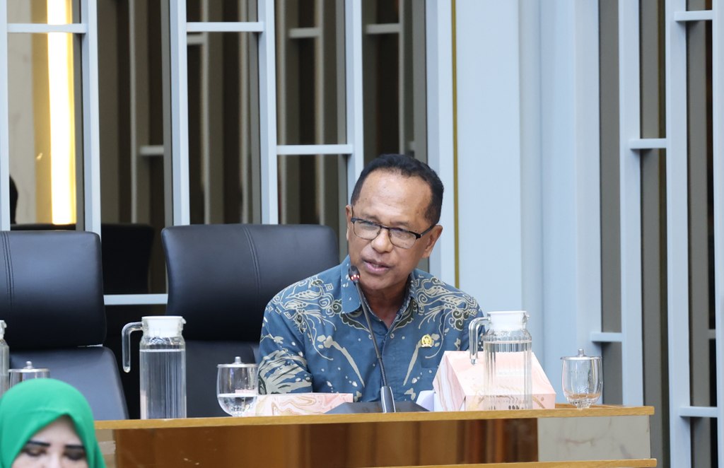 Usman Husin mendesak penegakan hukum tegas terhadap pelaku karhutla.