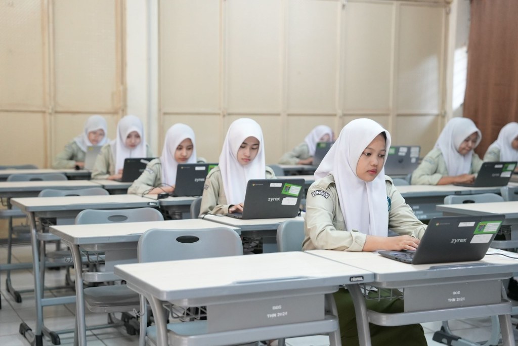 Murid SMK mengerjakan Tes Kemampuan Akademik TKA 2026 untuk mengukur capaian akademik.