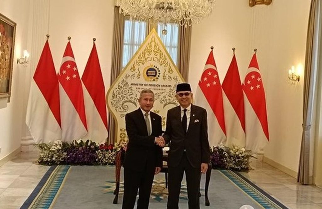 Menlu RI Arrmanatha Nasir dan Menlu Singapura Vivian Balakrishnan dalam kunjungan bilateral di Gedung Pancasila, Jakarta.