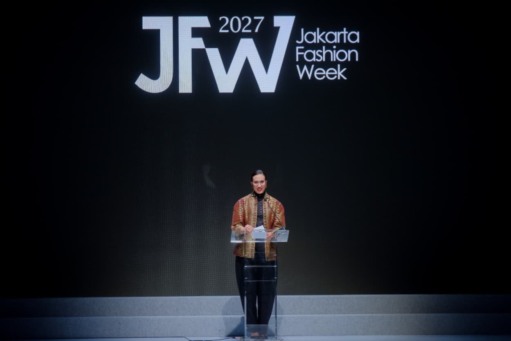 Menteri Pariwisata Widiyanti Putri Wardhana memberikan sambutan pada pembukaan Jakarta Fashion Week 2027 di Jakarta.