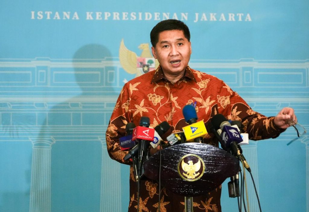 Menteri PKP Maruarar Sirait melaporkan program perumahan dan pemberdayaan UMKM lokal kepada Presiden Prabowo Subianto.