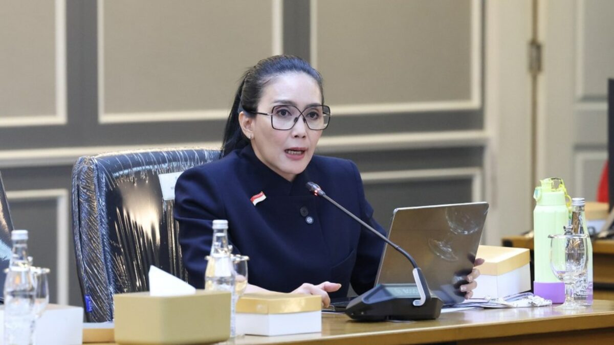 Rieke Diah Pitaloka, anggota Komisi XIII DPR RI, menyampaikan usulan perlindungan pekerja migran Indonesia di Malaysia.
