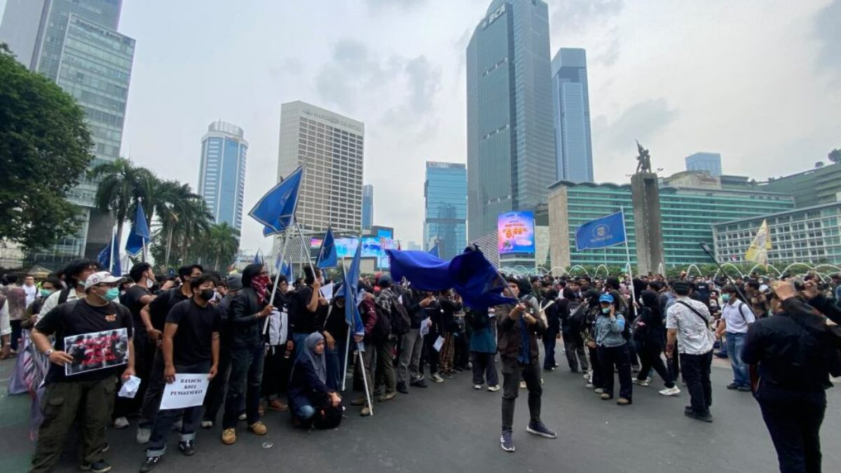 Mahasiswa UI Tembus Barikade Menuju Bundaran HI, Lima Tuntutan Mengemuka pada Hari Sumpah Pemuda