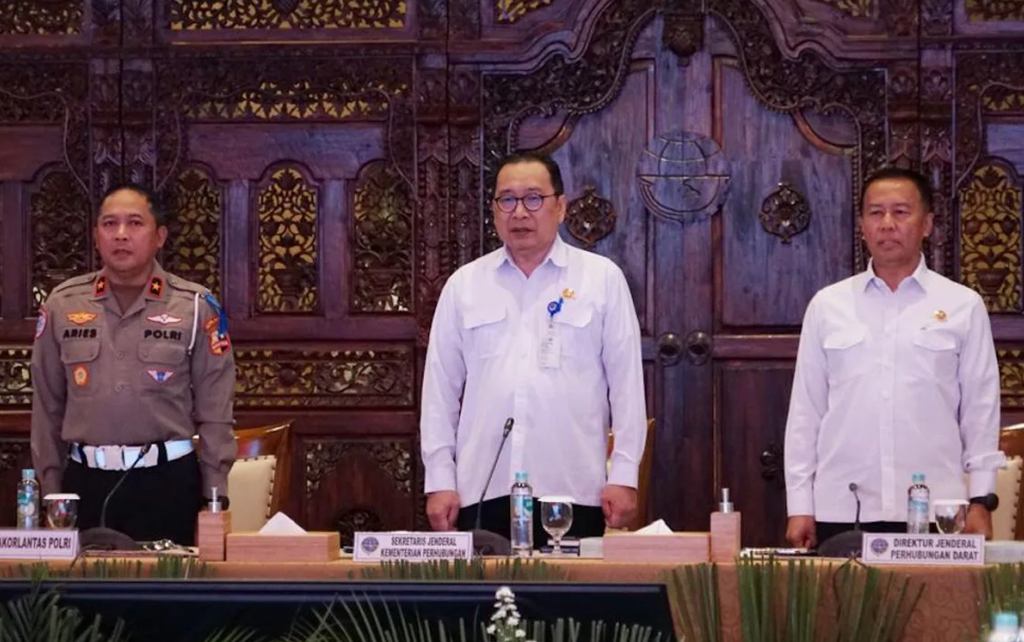 Dirjen Perhubungan Darat Kemenhub Aan Suhanan saat menyampaikan persiapan angkutan Nataru 2026/2027 di Jakarta.