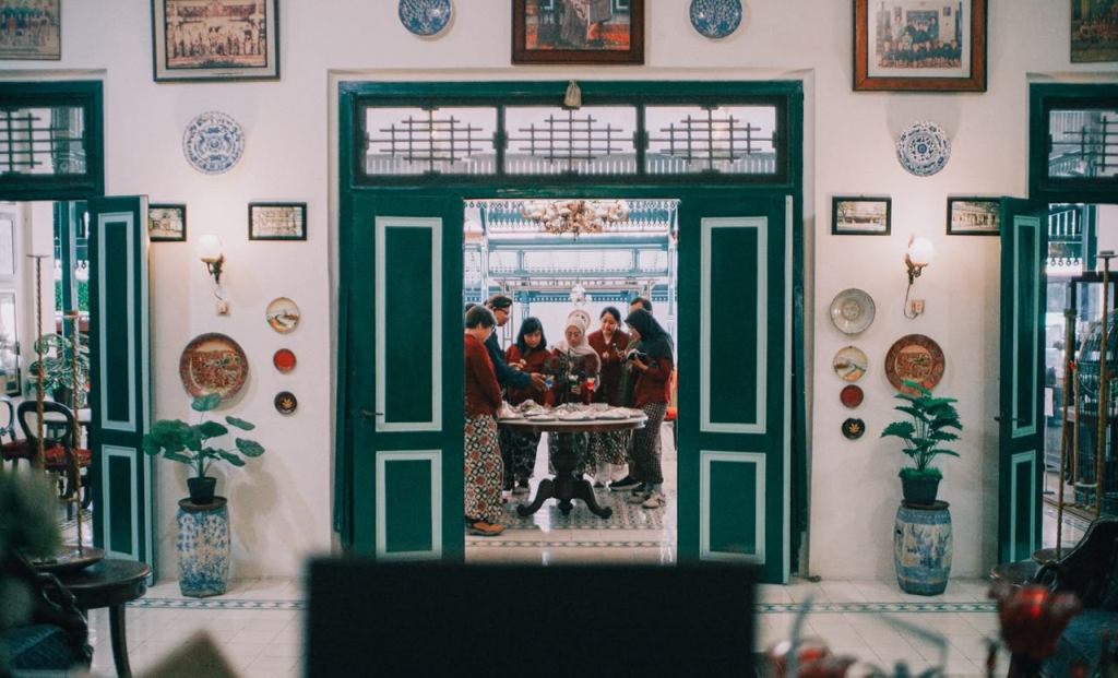 Peserta famtrip Kementerian Pariwisata mengeksplorasi pengalaman wisata tematik yang memadukan kuliner, sejarah, budaya, dan kebugaran di Yogyakarta dan Borobudur.