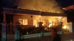 Diduga Konsleting Listrik, Rumah Pensiunan TNI AL Hangus Terbakar