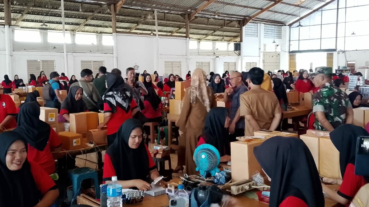 BLT Cukai Rp 248,5 Juta Diserahkan Kepada 710 Buruh Pabrik Rokok
