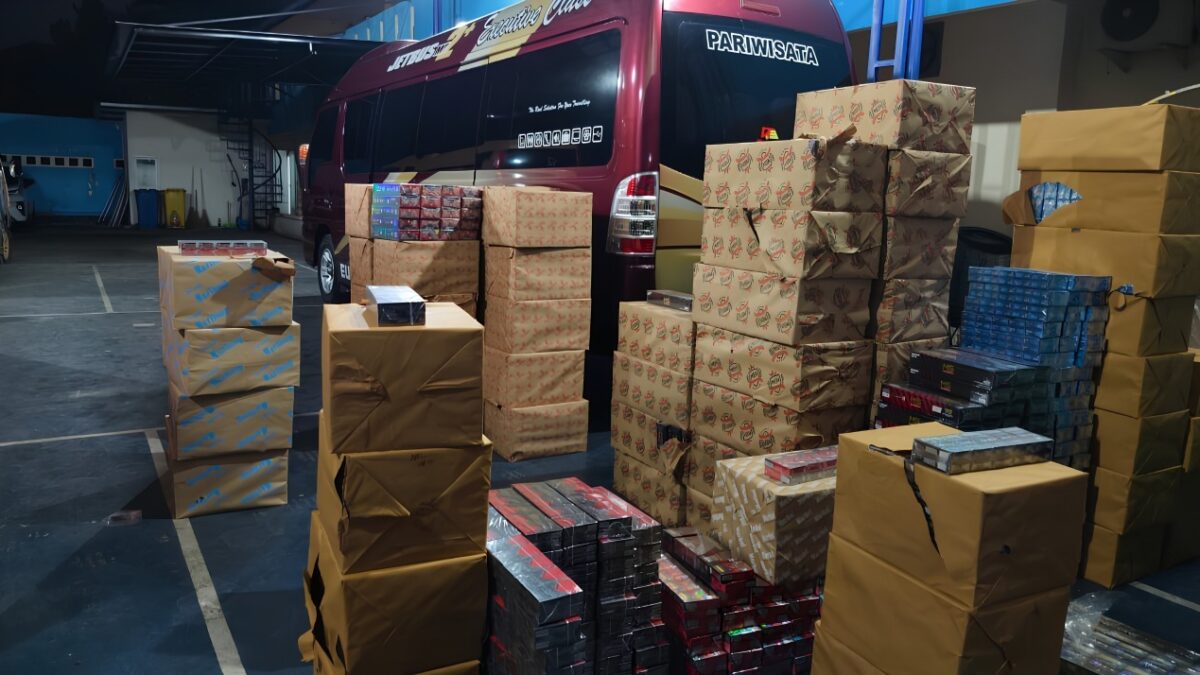 Bea Cukai Malang Gerebek Mobil Membawa 1,49 Juta Batang Rokok Ilegal, Senilai Rp 1,1 Miliar 