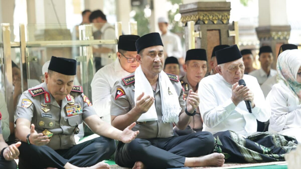 Memperkuat Sinergi Ulama dan Umara, Kapolri Silaturahmi ke Ponpes Tebuireng dan Ziarah Makam Gus Dur