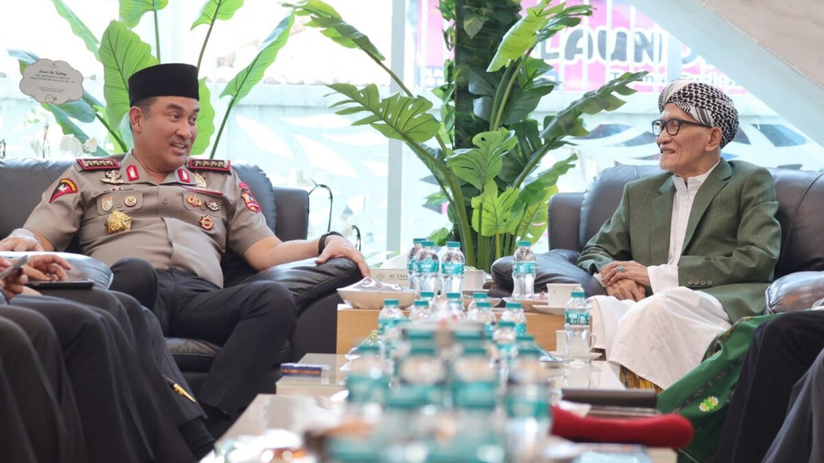 Memperkuat Sinergi dengan Ulama, Kapolri Silaturahmi dengan Rais Aam PBNU di Surabaya