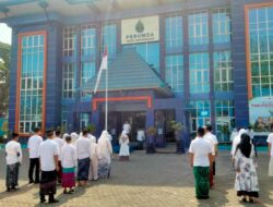 Mendukung Hari Santri 2026, Pegawai Perumda Tirta Kanjuruhan Kenakan Busana Muslim