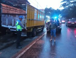 Menabrak Truk Parkir, Seorang Pengendara Motor Tewas