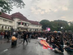 Aksi Demo Aliansi Rakyat Bangkit Bersatu di Malang, Menyoroti Karhutla dan Menuntut Kesejahteraan Rakyat