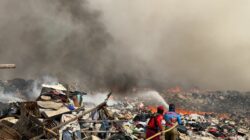 Kebakaran TPS Supit Urang Malang Picu Kepanikan, Asap Hitam Membubung