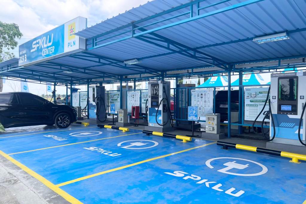 Stasiun pengisian kendaraan listrik umum untuk mendukung perjalanan wisata menggunakan mobil listrik di Malang Raya.
